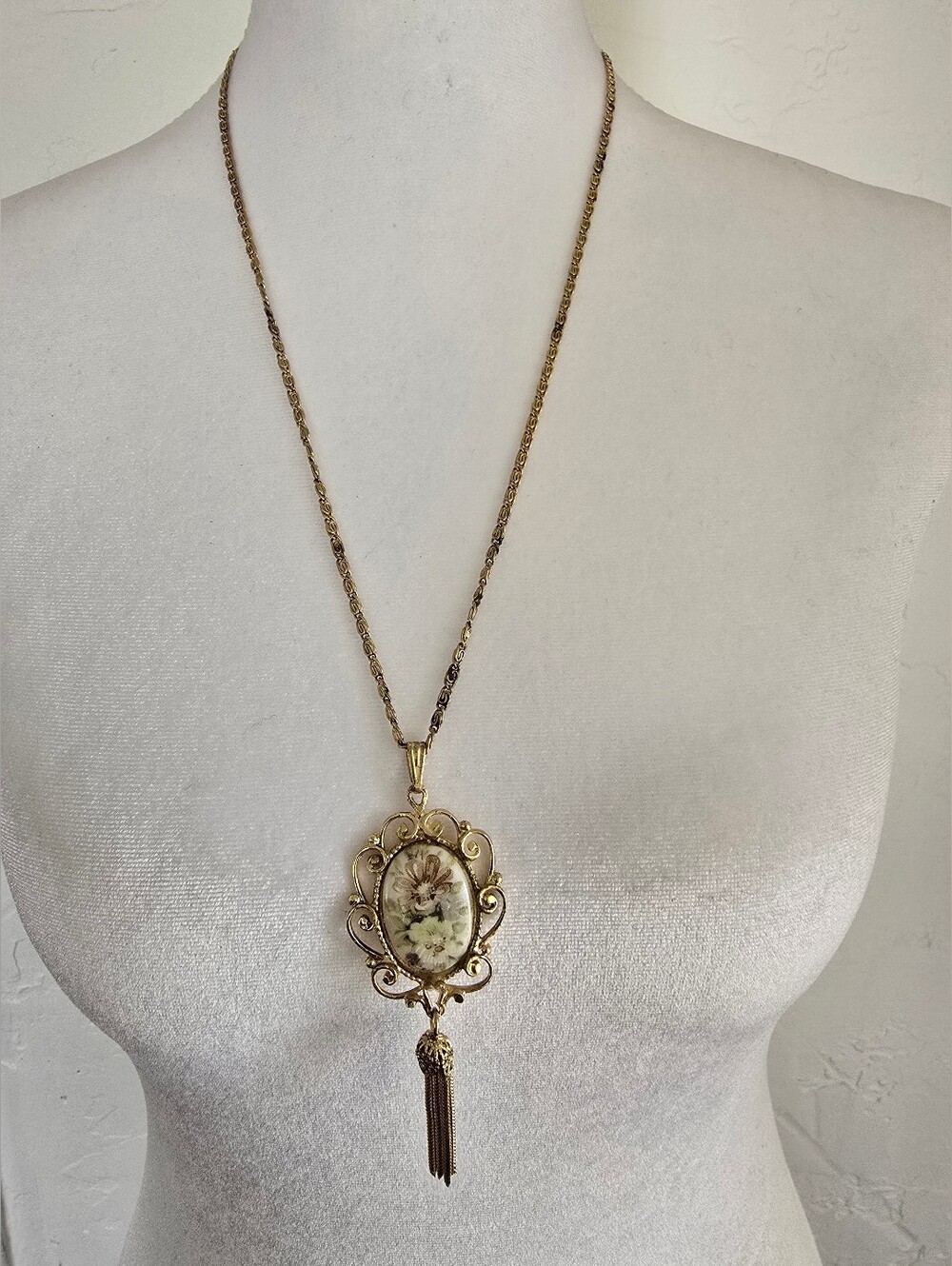 Vintage Gold Floral Pendant Tassel Necklace